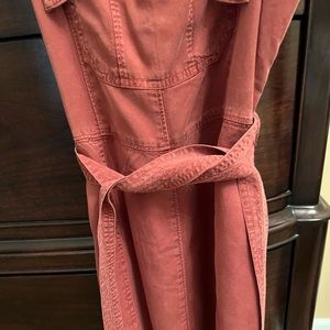 NWT ABERCROMBIE & FITCH OVERALL BELTED DRESS. SIZE SMALL.